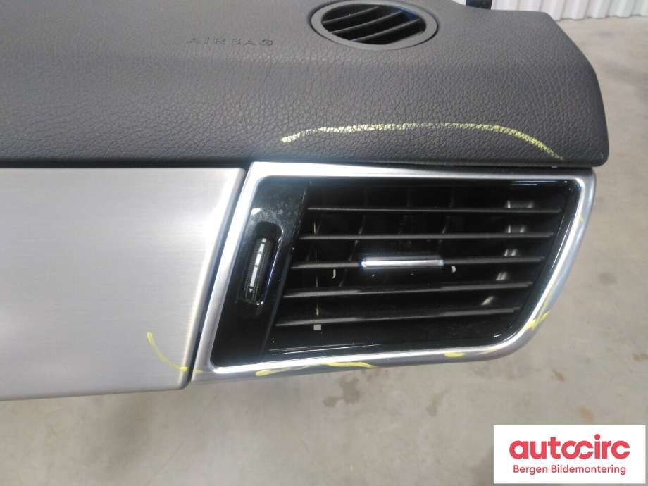 Dashbord til Mercedes GLE 2015-2018 (Fase 2) (W166) (W166) (MERCEDES|A 166 680 85 02|)