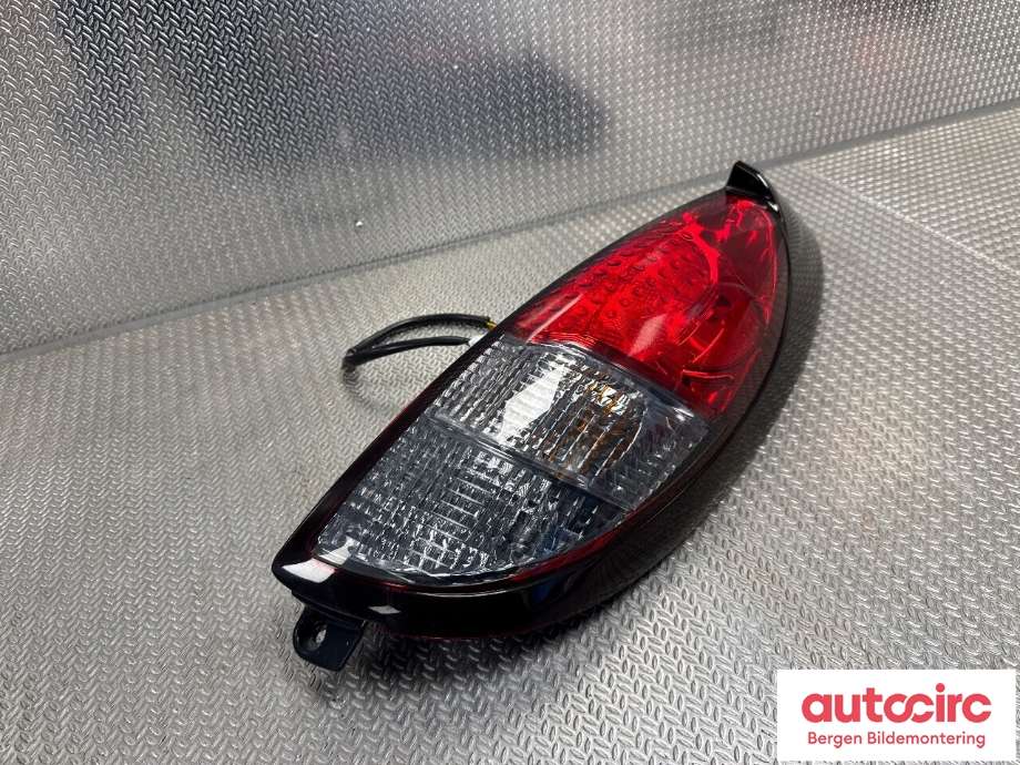 Baklykt høyre til Peugeot iOn 2011-2020  (PEUGEOT|16 090 957 80|)
