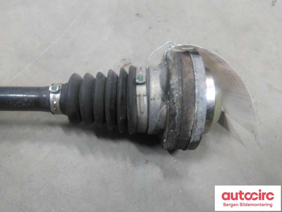 Drivaksel venstre foran til VW Caddy 2015-2020 (Type III, Fase 3)  (VOLKSWAGEN|3AA 407 271|)