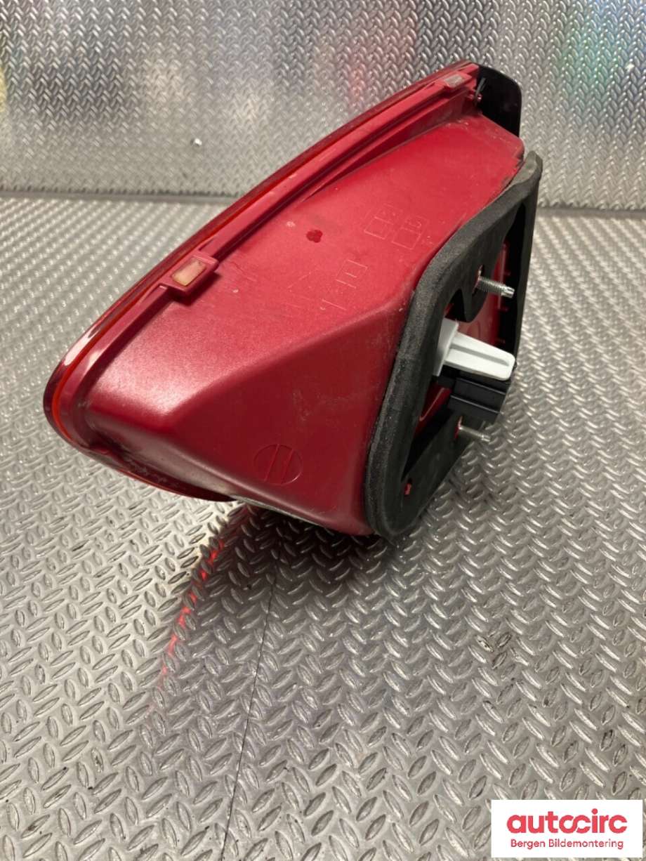 Baklykt høyre indre til VW Passat 2011-2015 (B7) (B7) (VOLKSWAGEN|3AF 945 308 E|)