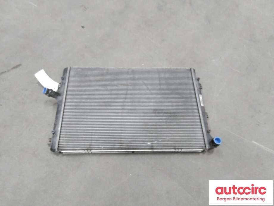 Radiator (manuell gir) til VW Passat 2011-2015 (B7) (B7) (VOLKSWAGEN|1K0 121 251 DM|)