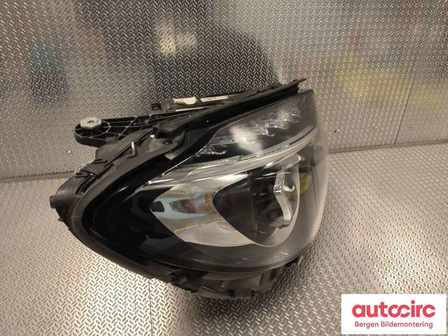 Frontlykt høyre halogen til Mercedes C-Klasse 2014-2018 (Fase 1) (W205) (W205) (MERCEDES|A 205 906 74 03|)