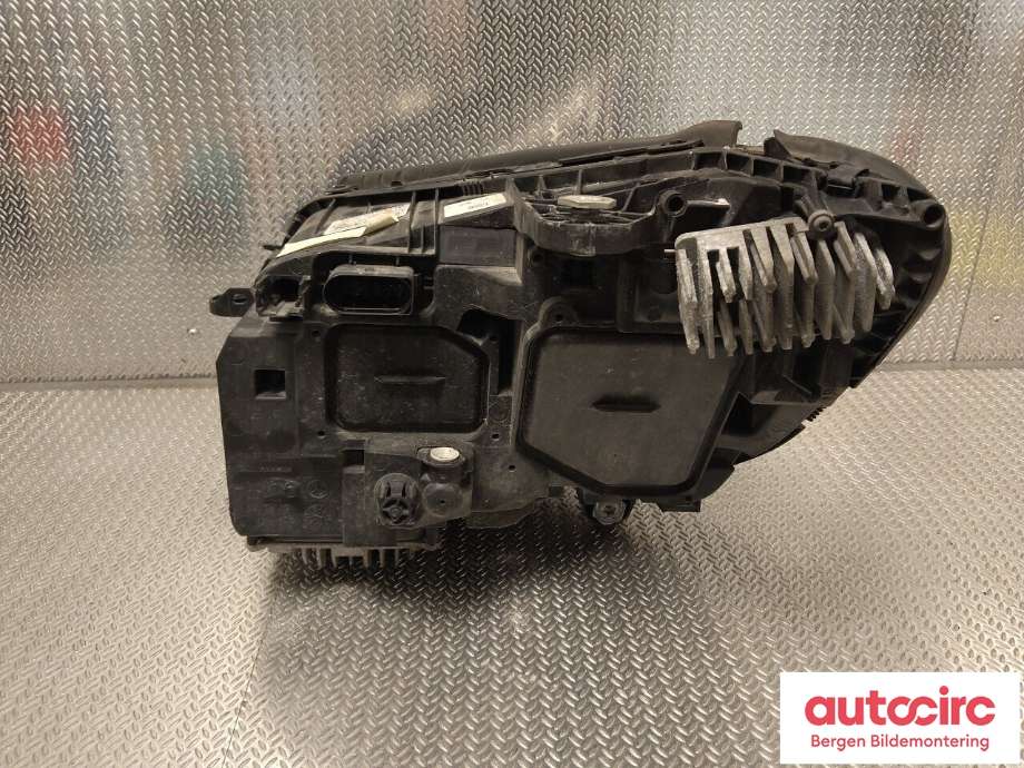 Frontlykt høyre halogen til Mercedes C-Klasse 2014-2018 (Fase 1) (W205) (W205) (MERCEDES|A 205 906 74 03|)