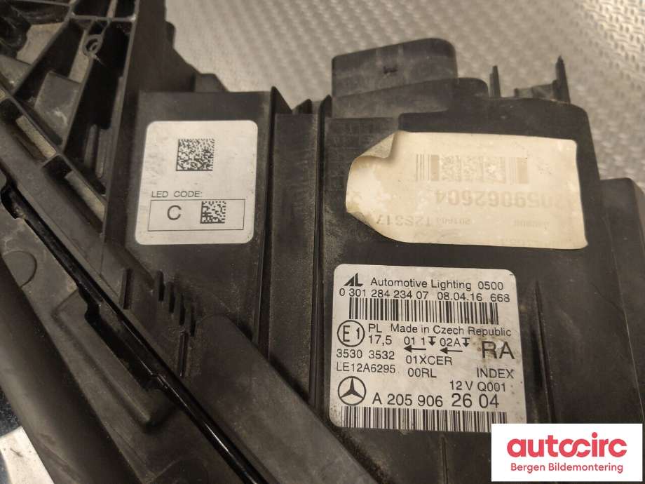 Frontlykt høyre halogen til Mercedes C-Klasse 2014-2018 (Fase 1) (W205) (W205) (MERCEDES|A 205 906 74 03|)