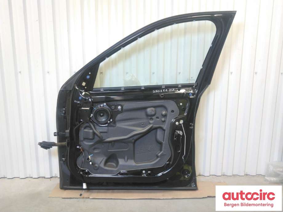 Dør høyre foran til BMW X1 2015-2022 (F48) (F48) (BMW|41 00 7 414 370|)