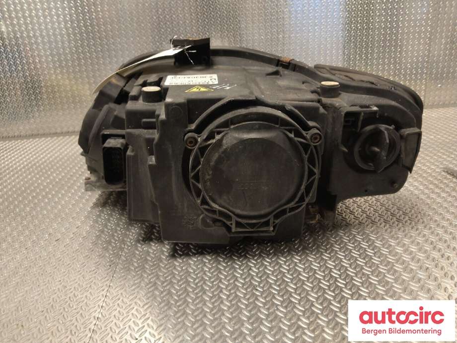 Frontlykt høyre halogen til Audi A4 2004-2008 (Type III) (B7) (B7) (AUDI|8E0 941 030 AS|)