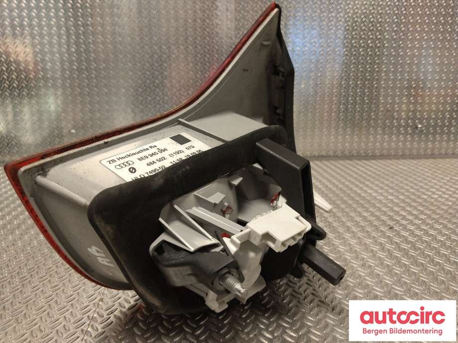 Baklykt høyre indre til Audi A4 2004-2008 (Type III) (B7) (B7) (AUDI|8E9 945 094 A|)