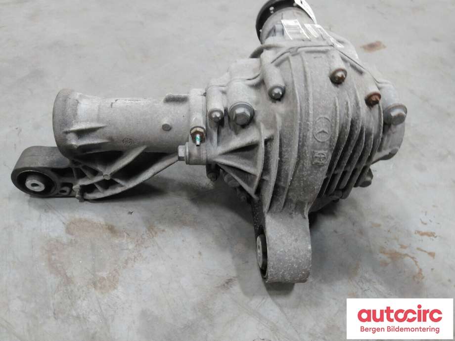 Kardang til Mercedes GLE 2015-2018 (Fase 2) (W166) (W166) (MERCEDES|A 166 330 31 00|)