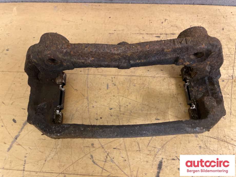 Bremsecaliper brakett til Nissan NV200 2010-2019  (NISSAN|410011VA0B|)