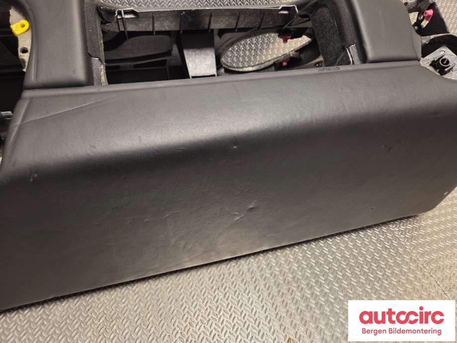 Dashbord til Porsche 911 1998-2005 (996) (996) (PORSCHE|996 552 111 02||996 552 081 05)