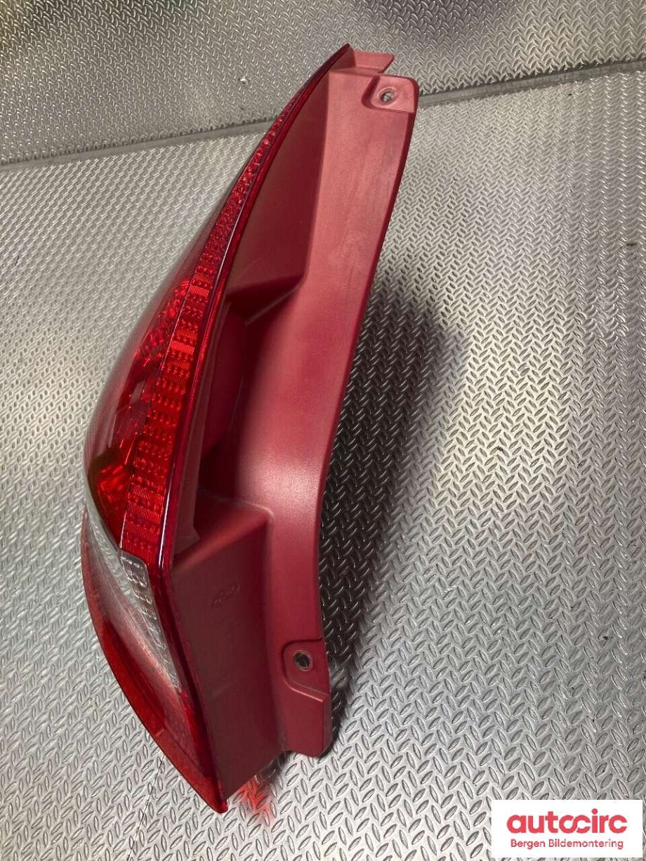 Baklykt venstre til Ford Fiesta 2008-2012 (Type VI, Fase 1)  (FORD|1709553|8A61-13A603-AB|)