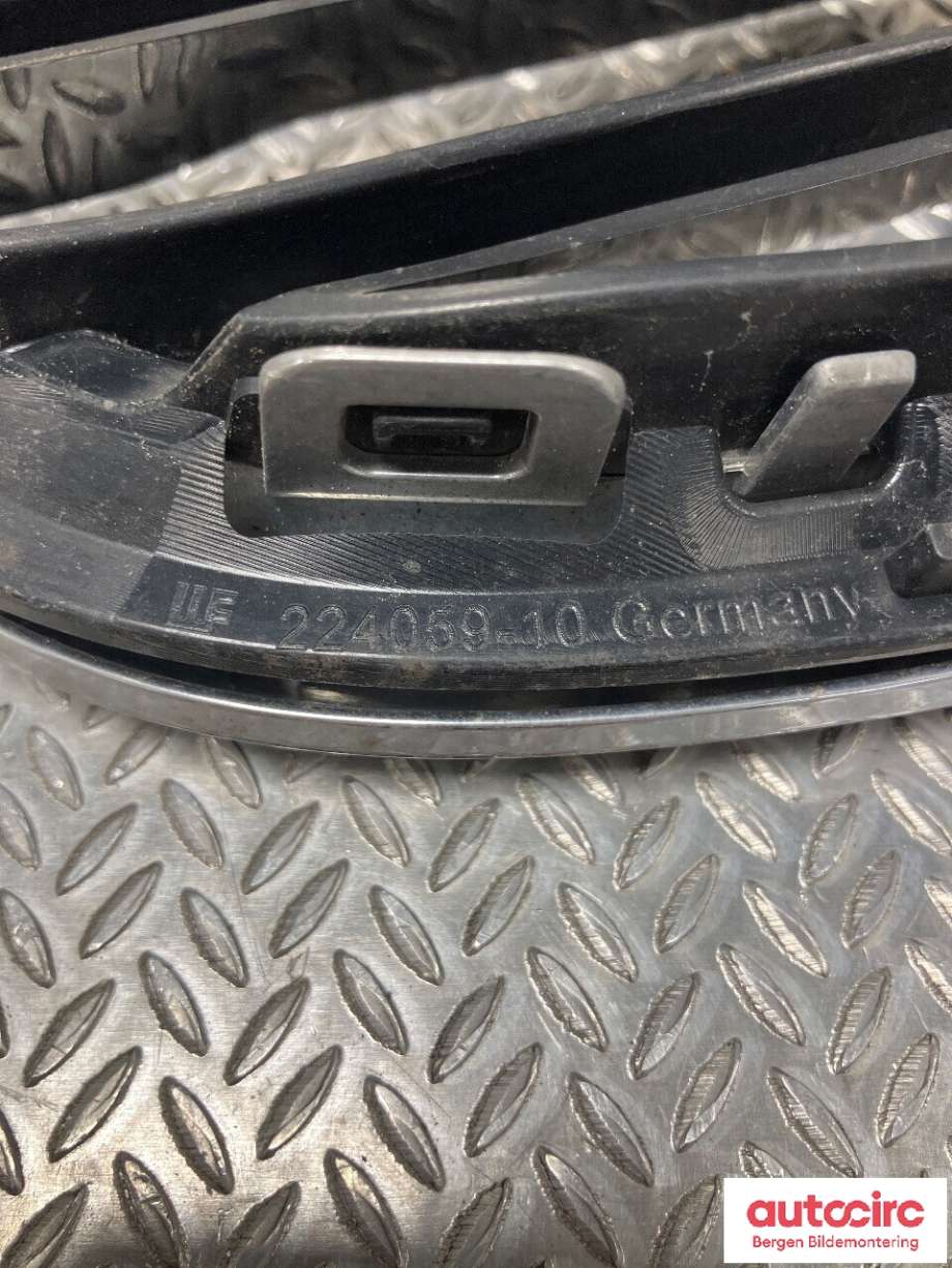 Grill høyre til BMW 2-Serie 2014-2021 (F22/F23) (F22/F23) (BMW|51 13 5 A3C E54|)