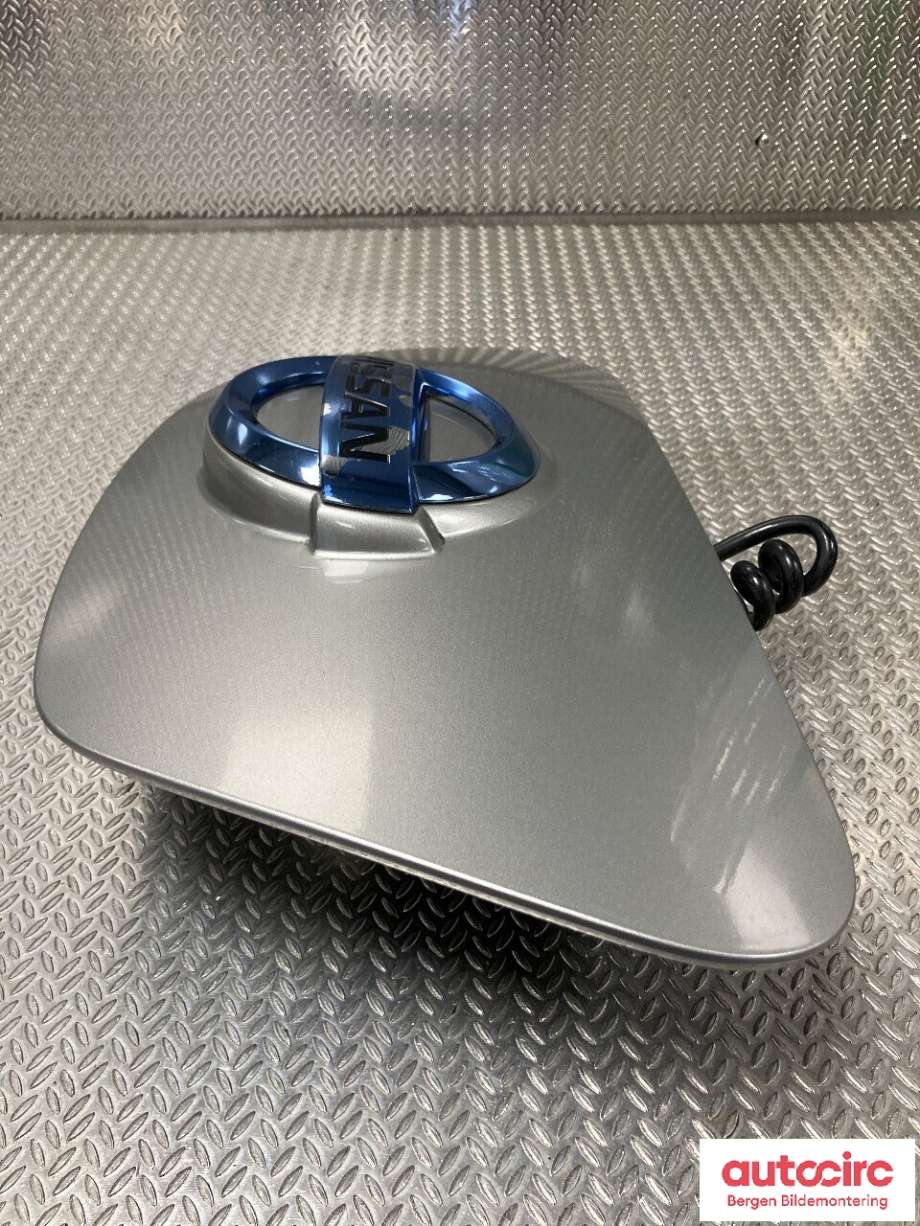 Batterilader inntak/luke til Nissan Leaf 2011-2017 (Type I)  (NISSAN|657013NL0D|)