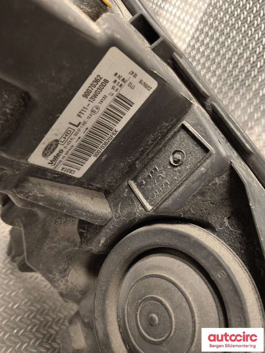 Frontlykt venstre halogen til Ford Transit Connect 2013-2018 Type II, Fase 1  (FORD|1949635|)