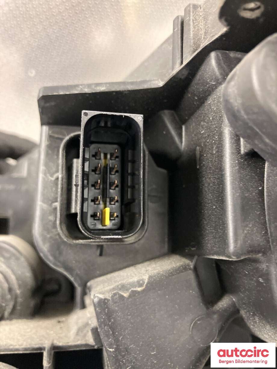 Frontlykt høyre halogen til Peugeot 2008 2019-->> (Type II) (PEUGEOT|16 742 484 80|)