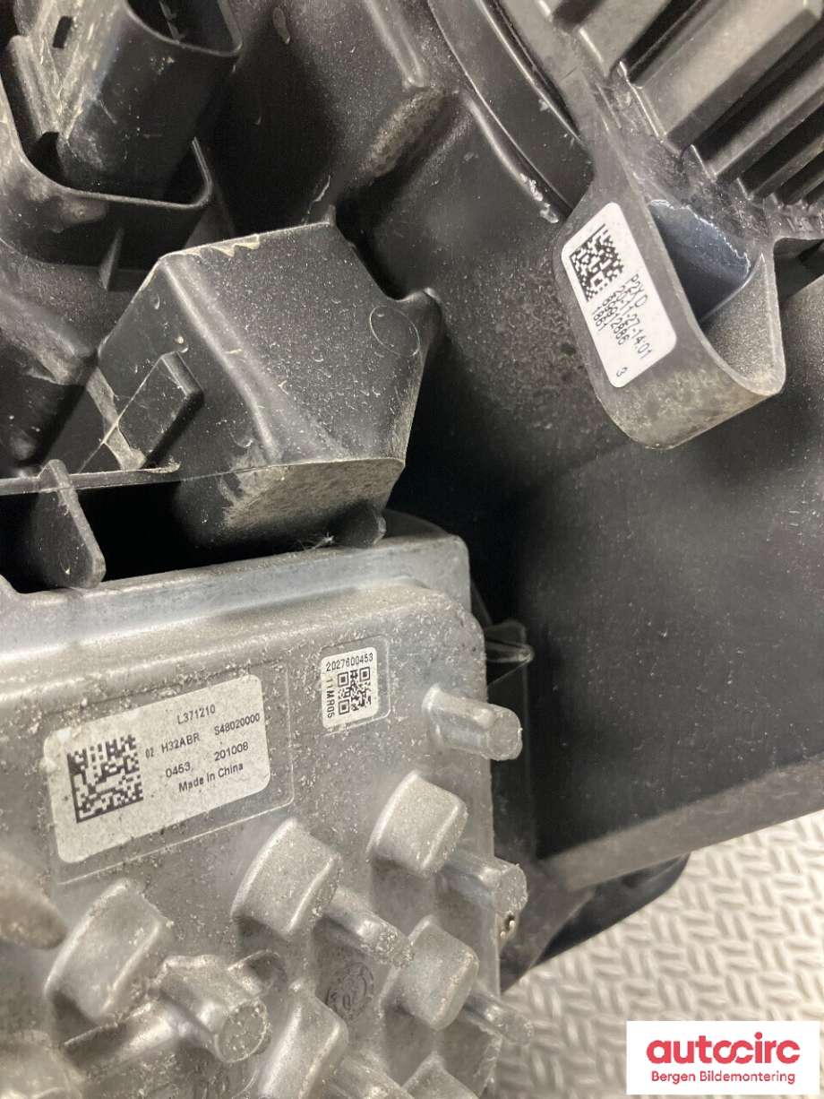 Frontlykt høyre halogen til Peugeot 2008 2019-->> (Type II) (PEUGEOT|16 742 484 80|)