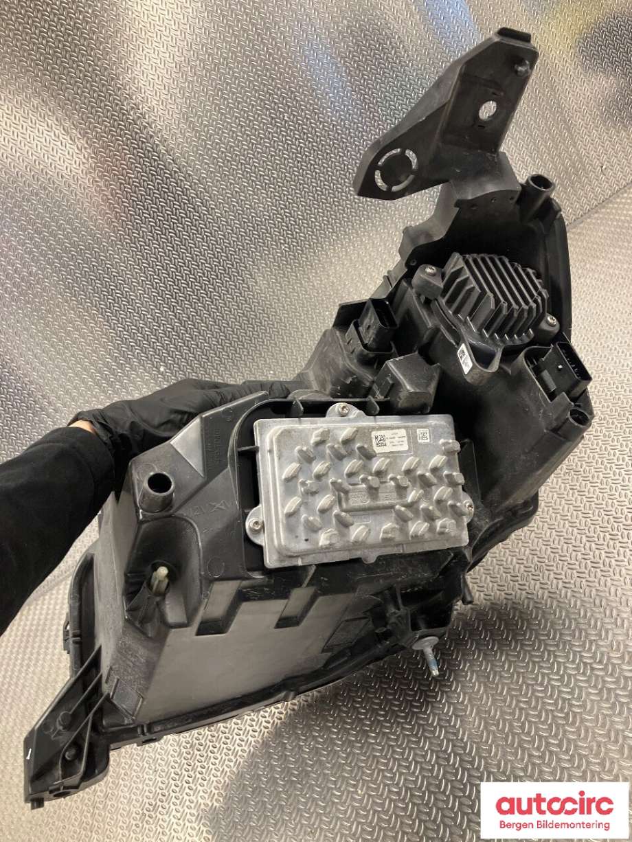 Frontlykt høyre halogen til Peugeot 2008 2019-->> (Type II) (PEUGEOT|16 742 484 80|)
