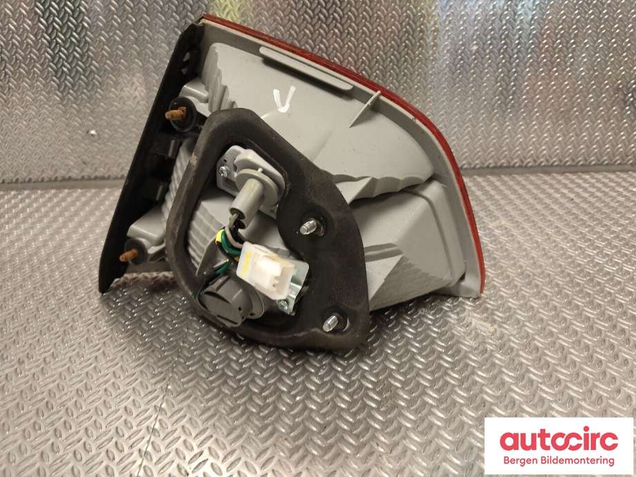 Baklykt venstre indre til Hyundai Ix35 2010-2015  (HYUNDAI|92405 2Y000|)
