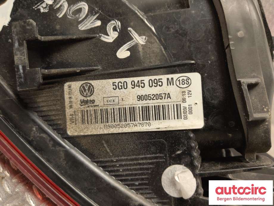 Baklykt venstre til VW Golf VII 2012-2017 (Fase 1)  (VOLKSWAGEN|5G0 945 095 M|)