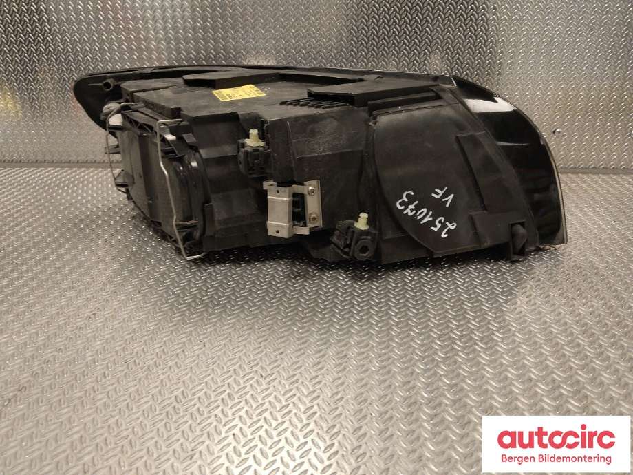 Frontlykt venstre halogen til Volvo V50 2004-2007 (Fase 1)  (VOLVO|31335224|)