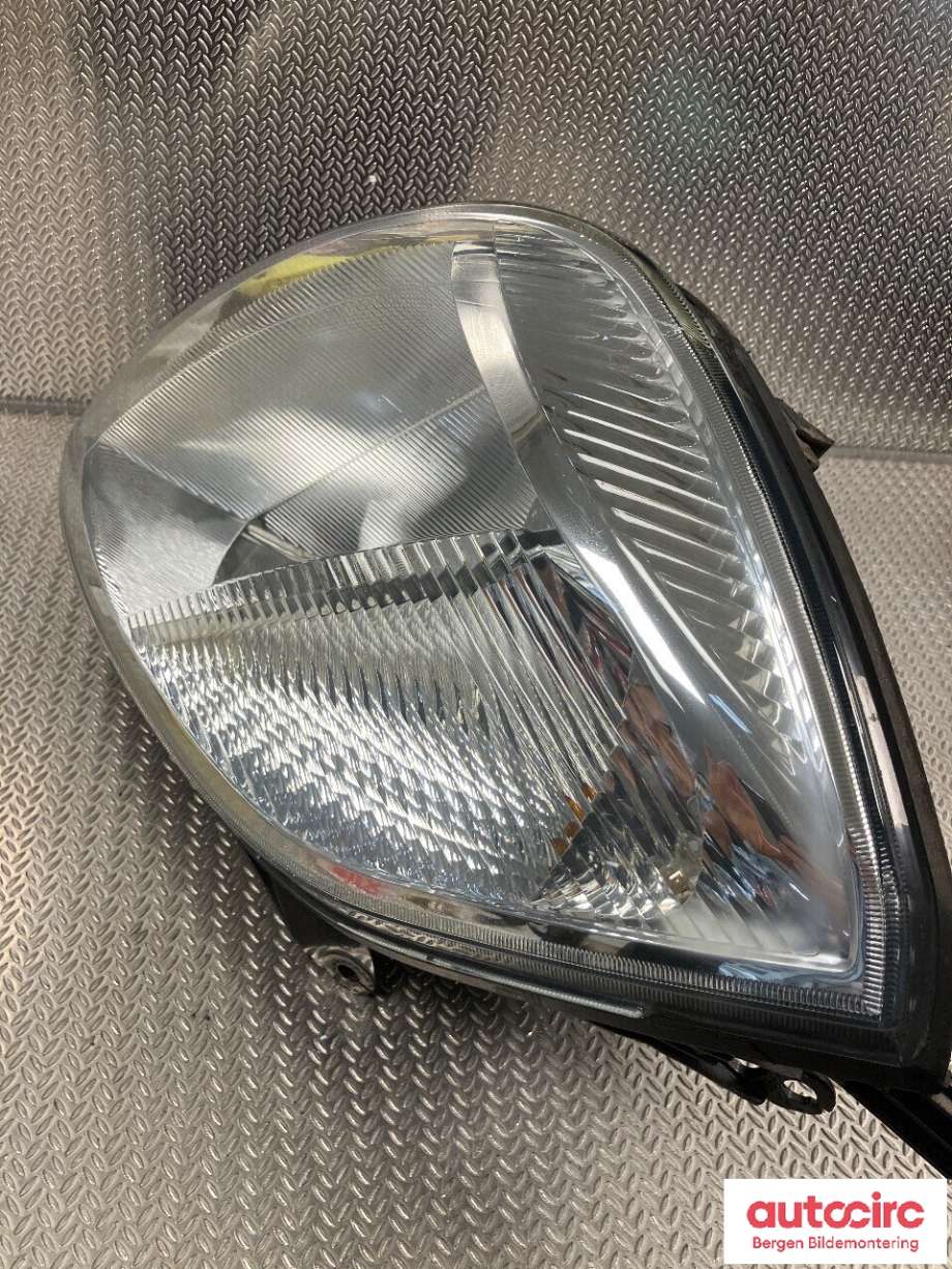 Frontlykt høyre halogen til Ford Fiesta 2002-2008 (Type V) (FORD|1320348|)