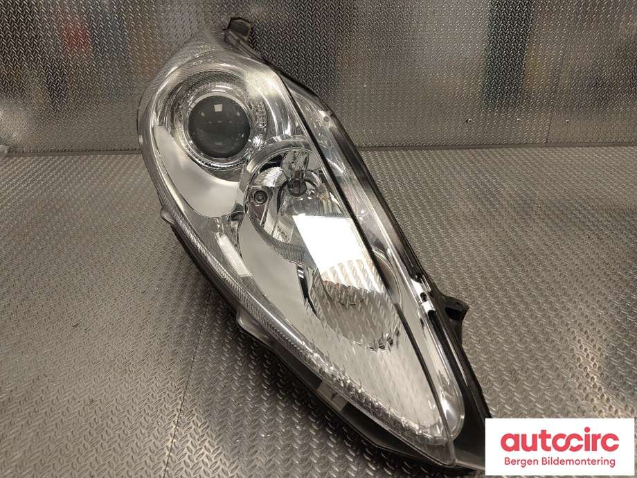 Frontlykt høyre halogen til Ford Fiesta 2008-2012 (Type VI, Fase 1)  (FORD||8A61-13W029-CD)