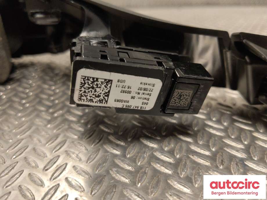 Diverse deler til VW ID.4 2020-->>  (VOLKSWAGEN|11B 858 415 E|)