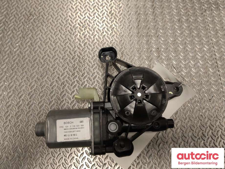 Ruteheis venstre til Hongqi E-HS9 2022-->> (HONGQI|6104135-QR01||0 130 823 588)