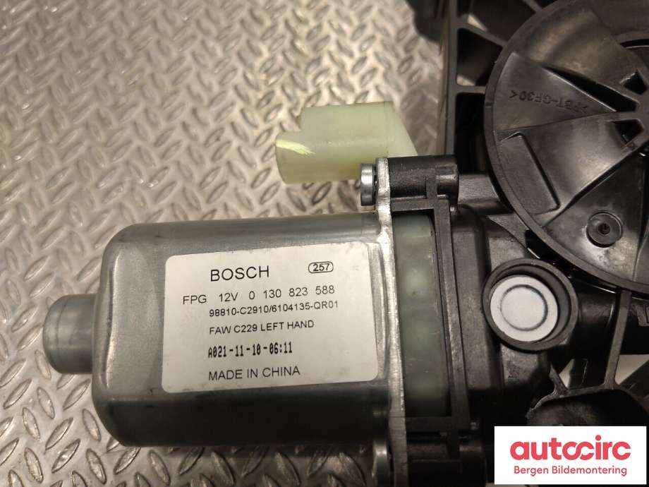 Ruteheis venstre til Hongqi E-HS9 2022-->> (HONGQI|6104135-QR01||0 130 823 588)