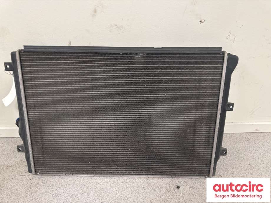 Radiator (manuell gir) til VW Touran 2010-2015 (Type I, Fase 3)  (VOLKSWAGEN|1K0 121 251 DM|)