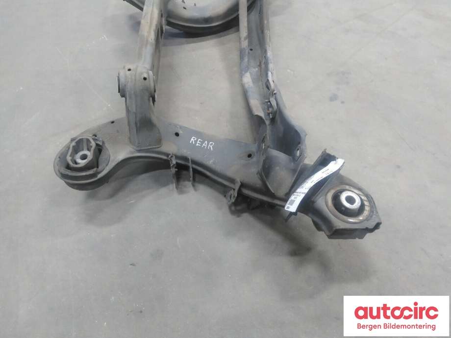Travers bak til Mercedes E-Klasse 2016-2023 (W213) (W213) (MERCEDES|A 213 350 52 03|)