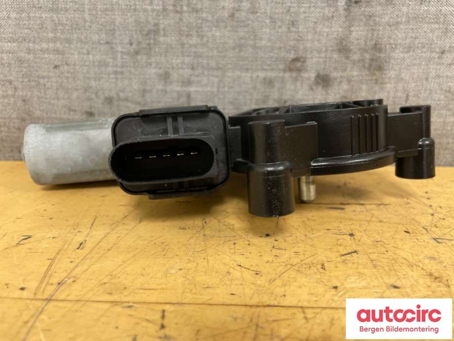 Ruteheis høyre til BMW 2-Serie 2014-2021 (F22/F23) (F22/F23) (BMW|67 62 7 410 754|)