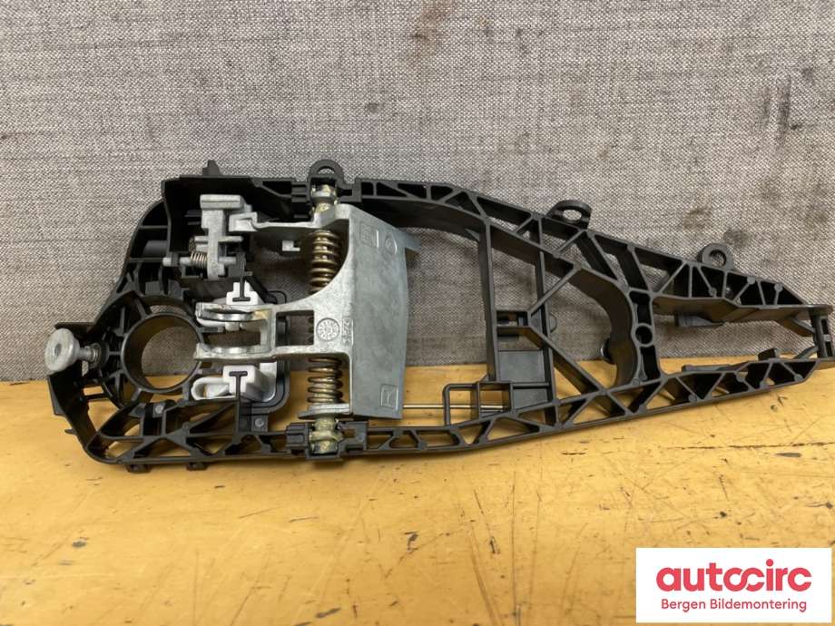 Diverse deler til BMW 2-Serie 2014-2021 (F22/F23) (F22/F23) (BMW|51 21 7 401 210|)
