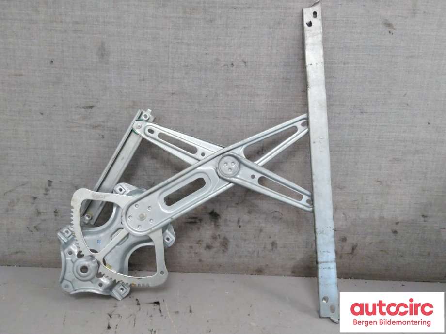Ruteheis til Toyota Yaris 2014-2020 (Type III, Fase 2) (TOYOTA|698100D300|)