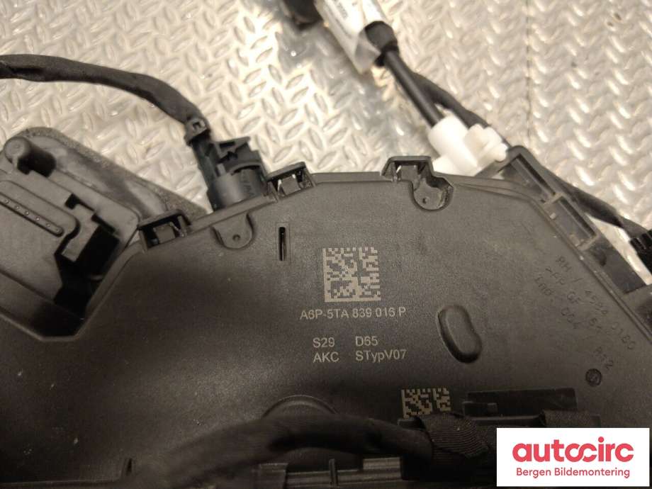 Låsekasse høyre til VW ID.3 2020-->>  (VOLKSWAGEN|5TA 839 016 P|)
