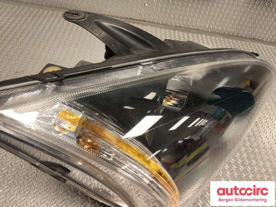 Frontlykt høyre halogen til Ford Focus 2004-2007 (Type II, Fase 1)  (FORD|4M51-13099-JD|1480985|)
