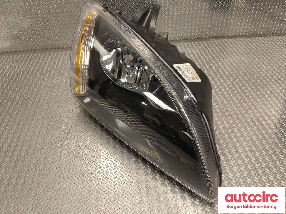 Frontlykt høyre halogen til Ford Focus 2004-2007 (Type II, Fase 1)  (FORD|4M51-13099-JD|1480985|)