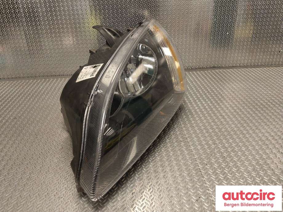 Frontlykt venstre halogen til Ford Focus 2004-2007 (Type II, Fase 1)  (FORD|4M51-13101-JD|1480996|)