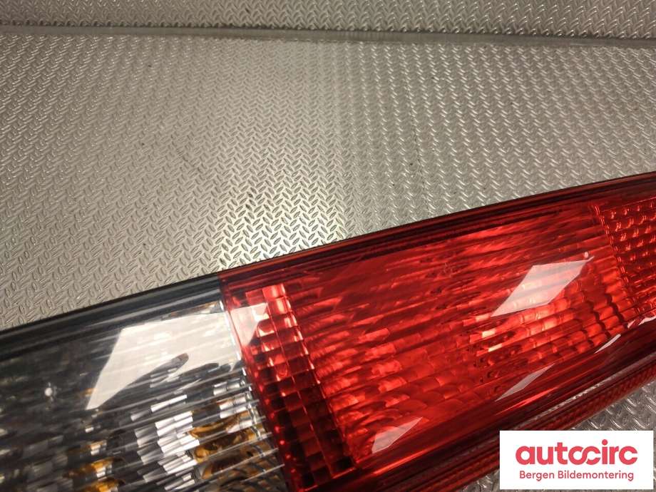 Baklykt høyre til Ford Focus 2004-2007 (Type II, Fase 1)  (FORD|4M51-13404-CE|1499840|)