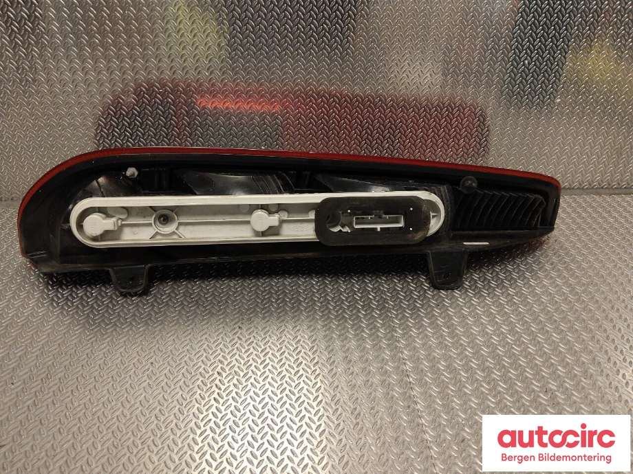 Baklykt høyre til Ford Focus 2004-2007 (Type II, Fase 1)  (FORD|4M51-13404-CE|1499840|)