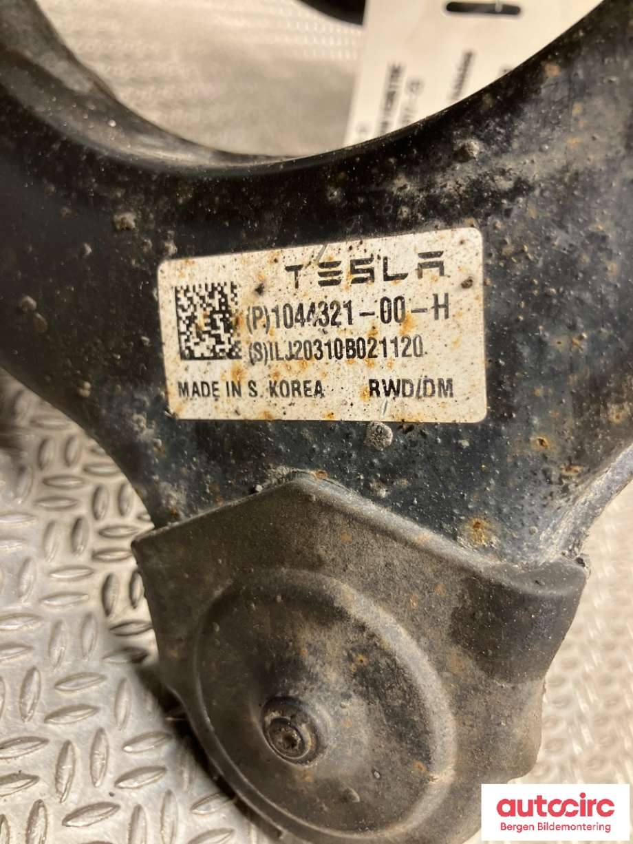 Fjærbein venstre foran til Tesla Model 3 2018-2023 (Fase 1) (TESLA|1044363-04-B|)