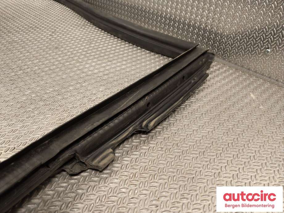 Diverse deler til Porsche 911 1998-2005 (996) (996) (PORSCHE|996 537 076 03|996 537 076 06|)