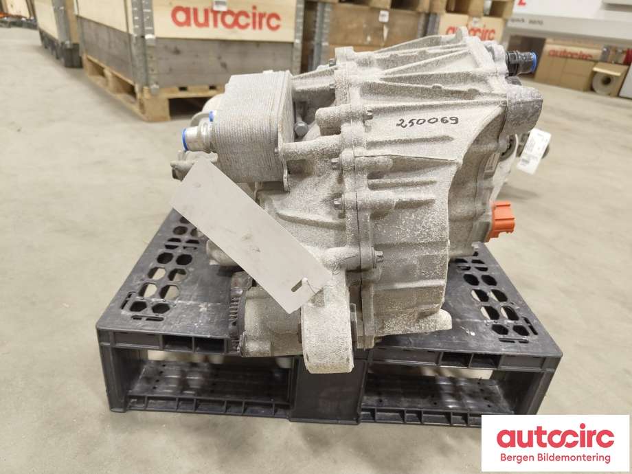 Motor elbil foran til Tesla Model 3 2018-2023 (Fase 1)  (TESLA|1120960-10-G|)