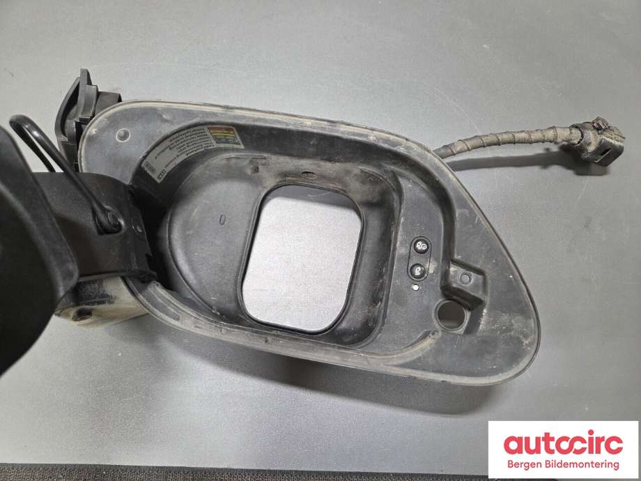 Batterilader inntak/luke til VW e-Golf 2017-2020 (Fase 2)  (VOLKSWAGEN|5GE809857G|5GE 809 857 G|)