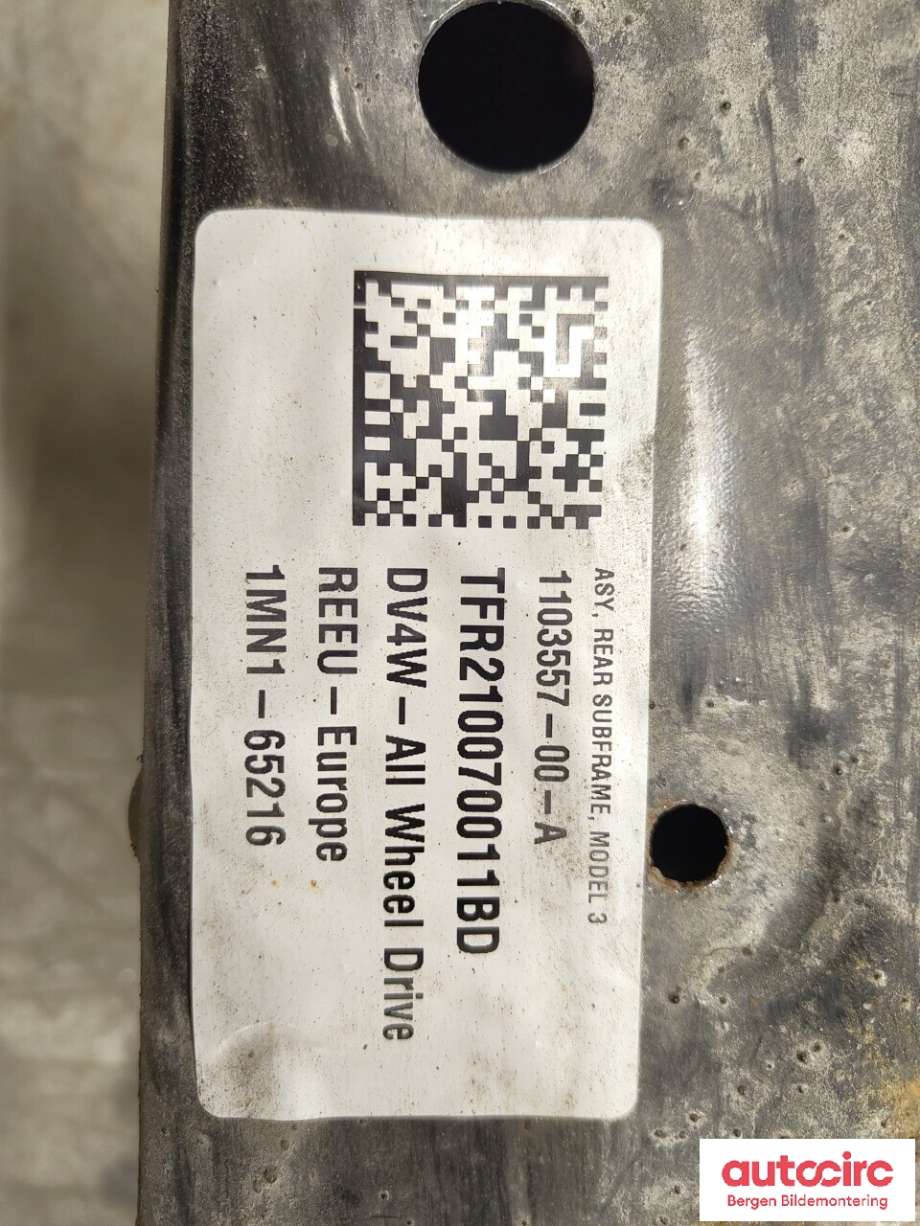 Travers bak til Tesla Model 3 2018-2023 (Fase 1)  (TESLA|1044580-00-C|)