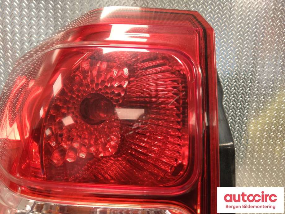 Baklykt venstre til Suzuki Grand Vitara 2005-2015 (Type III)  (SUZUKI|35670-65J11|)