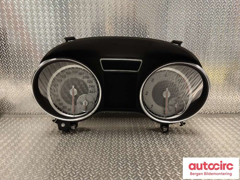 Instrumentpanel til Mercedes CLA 2013-2019 (C117) (C117) (MERCEDES|A 117 900 48 01|)