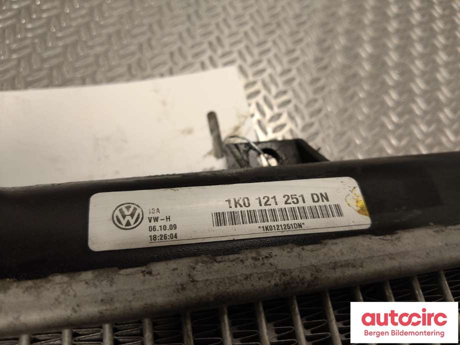 Radiator (automat gir) til VW Golf VI 2008-2012  (VOLKSWAGEN|1K0 121 251 DN|)