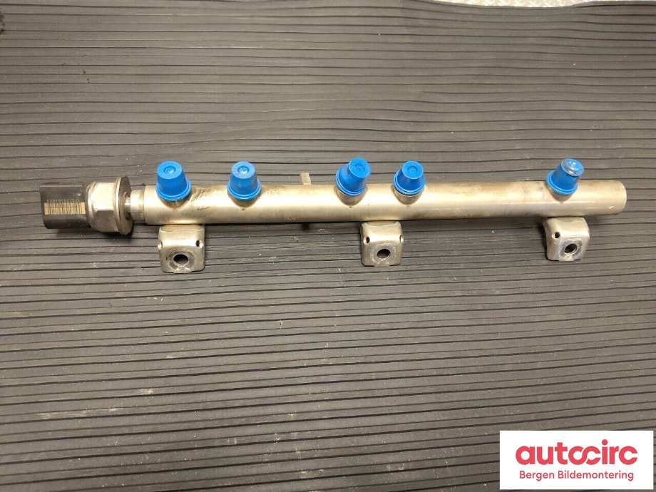 Dyseskinne (fuelrail) til BMW 5-Serie 2003-2010 (E60/E61) (E60/E61) (BMW|13 53 7 562 474|)