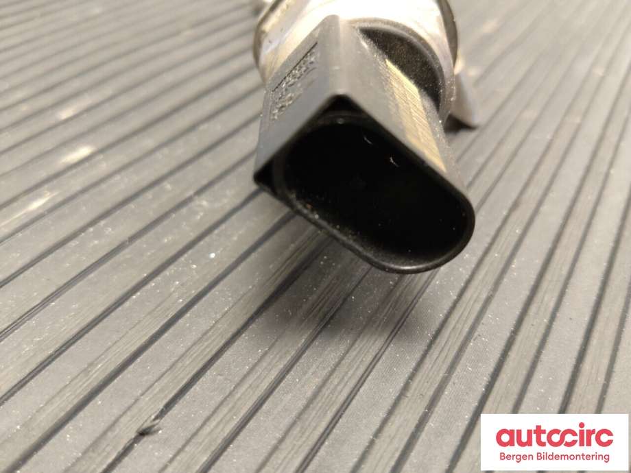 Dyseskinne (fuelrail) til BMW 5-Serie 2003-2010 (E60/E61) (E60/E61) (BMW|13 53 7 562 474|)
